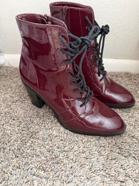 Burgundy Patent Leather Lace Up Boots Heel Pointed Toe Women’s 9